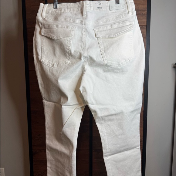 Judy Blue 20W “Aruroa Weekender”White Denim Pants - Picture 8 of 13